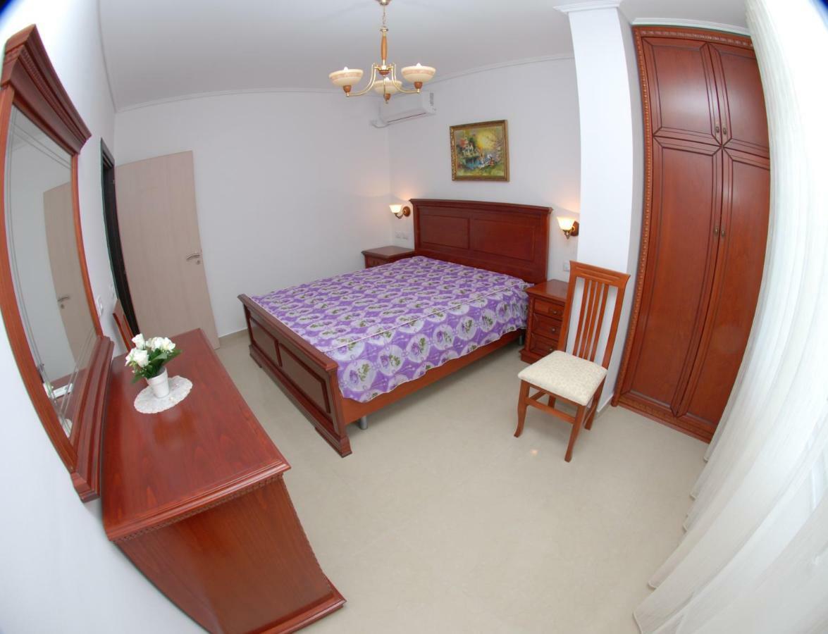 Erti'S Apartments Sarandë Buitenkant foto